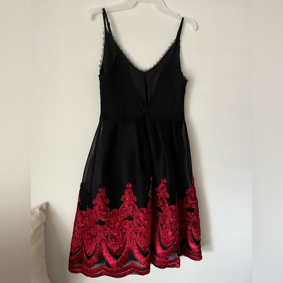 Black and Red Dress - Picture 3 of 10